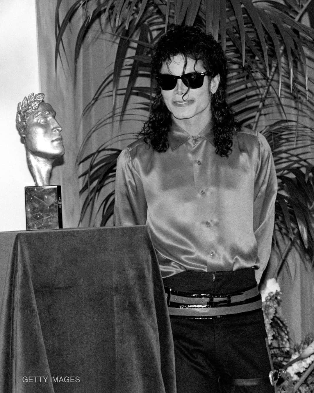 マイケル・ジャクソンのインスタグラム：「“People used to underestimate my ability as a songwriter … when I started coming up with songs, they’d look at me like: ‘Who really wrote that?’. But time cleared up those misconceptions. You always have to prove yourself to people and so many of them don’t want to believe.” – Michael Jackson」