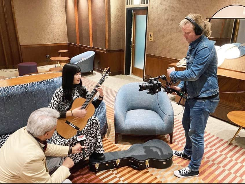 猪居亜美のインスタグラム：「I got interviewed by @savarez_strings at New York. I'm always grateful for the kindness of everyone at Savarez! I'm looking forward to the release of the video☺️」