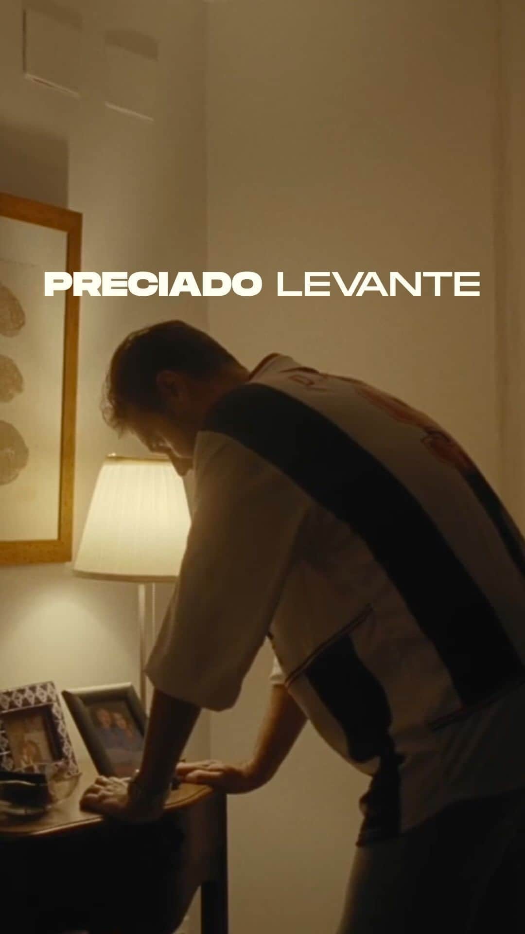 レバンテUDのインスタグラム：「Un Preciado mensaje para ti 📦📼📻🎧👨🏻」