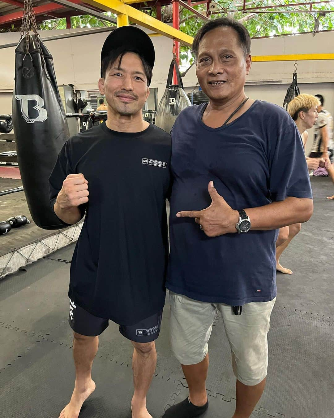 宮田和幸さんのインスタグラム写真 - (宮田和幸Instagram)「韓国🇰🇷→タイ🇹🇭へ 次は孝太の試合 ブアカーオも合流したし、16年前？くらいにお世話になったジュードトレーナーと再会できて嬉しかった。 タイの田舎(チャチュンサーオ)にあるポープラムックジムに1ヶ月間修行に行ったのが懐かしい。」6月27日 1時52分 - miyata.hercules