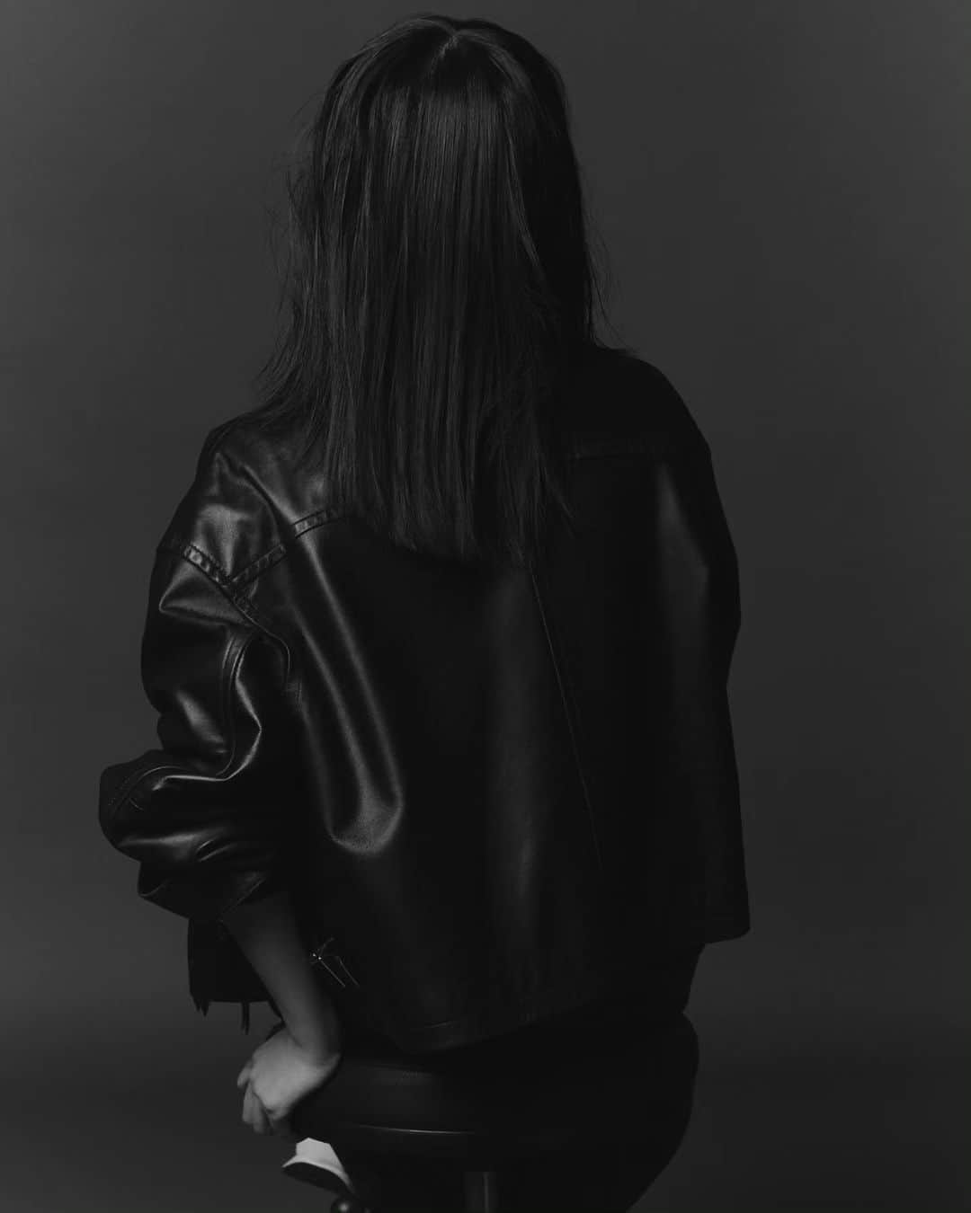 イ・サンヒのインスタグラム：「언니가 참 여러날 나를 찍었더라구.  서른 초반의 나부터 최근까지.  신기해.  고맙고.  @greenywater」