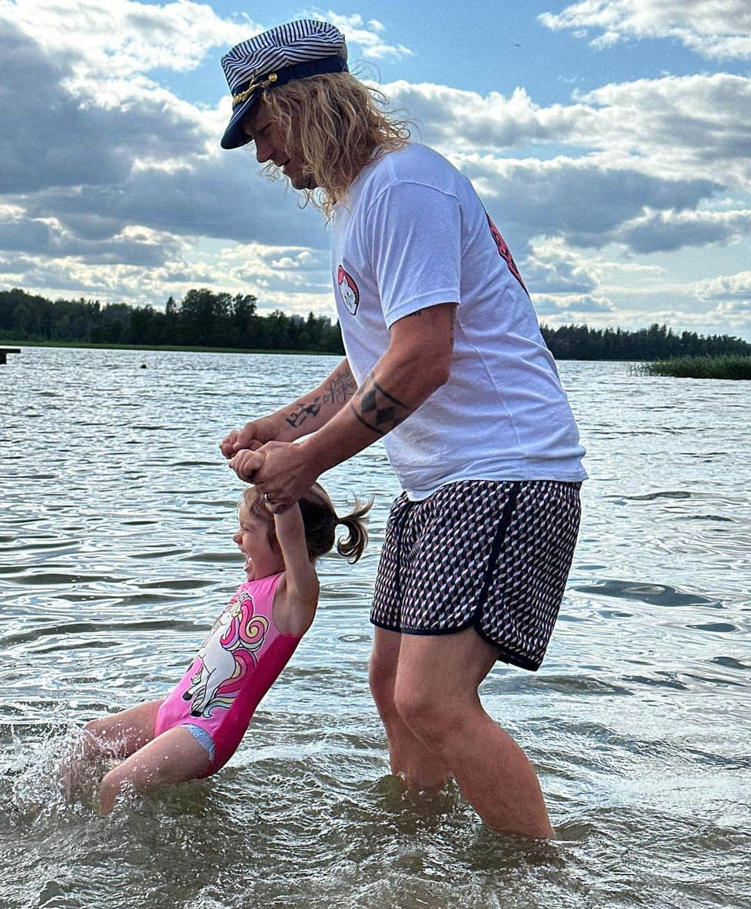 チャチー・ゴンザレスさんのインスタグラム写真 - (チャチー・ゴンザレスInstagram)「🧡 Best. Midsummer. Ever 🧡」6月27日 2時13分 - chachigonzales