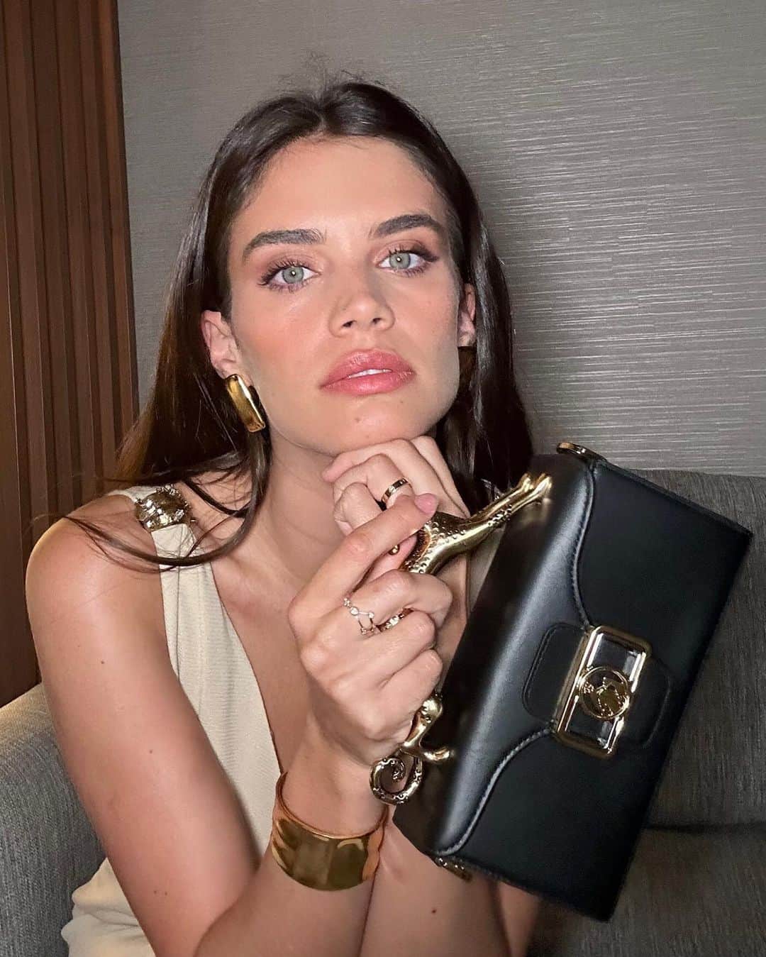 サラ・サンパイオのインスタグラム：「Lisbon nights in @lanvin」