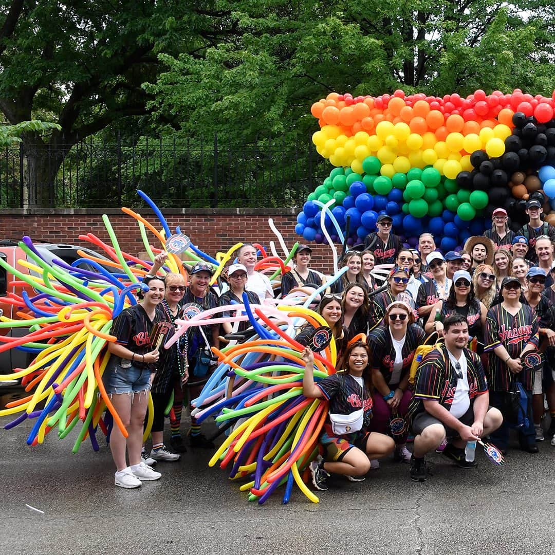 シカゴ・カブスのインスタグラム：「Happy #Pride, Chicago!  Thanks for celebrating love with us. 🫶」
