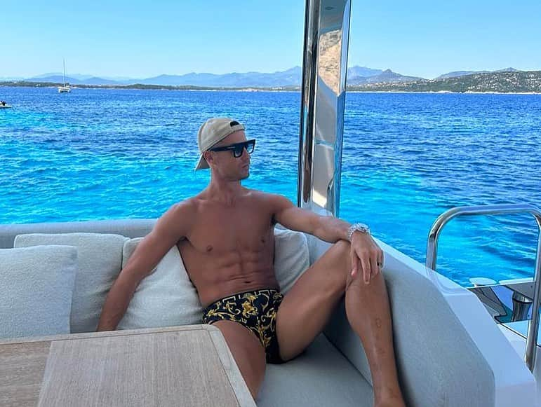 クリスティアーノ・ロナウドさんのインスタグラム写真 - (クリスティアーノ・ロナウドInstagram)「Vacation mood 😎」6月27日 2時31分 - cristiano