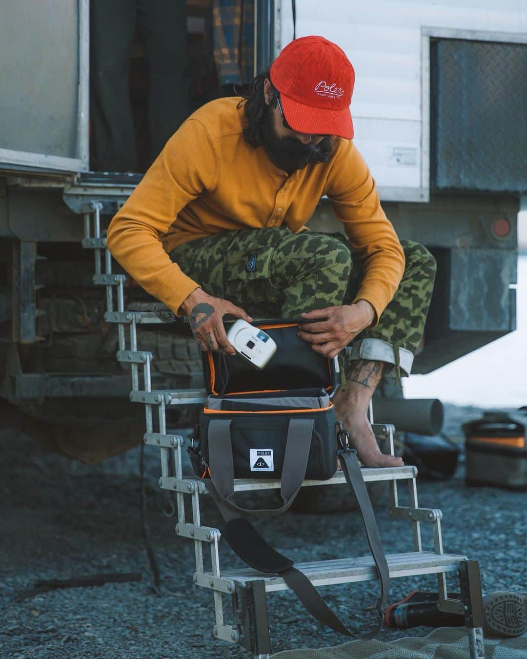 Poler Outdoor Stuffのインスタグラム：「Fit check with @rodtrvn while he demonstrates the storage capabilities of the Camera Cooler👀   Shot by our bud @jose.trevino_ somewhere in the bush🏕  #campvibes #adventuremobile」