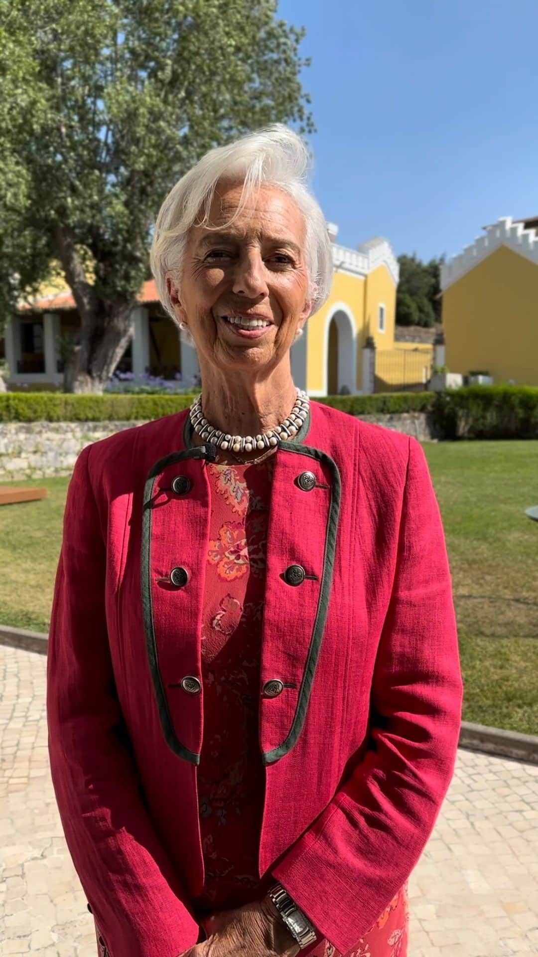 クリスティーヌ・ラガルドのインスタグラム：「I’m excited to be in Sintra in Portugal for the #ECBForum on Central Banking.  Looking forward to three days full of productive and insightful discussions on monetary policy and the economy.」