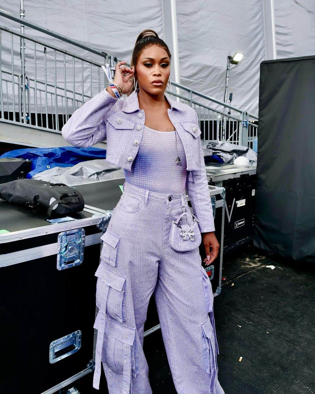 SELF PORTRAITさんのインスタグラム写真 - (SELF PORTRAITInstagram)「@therealeve wears custom self-portrait LILAC RHINESTONE DENIM CARGO JEAN AND JACKET, CONTOUR PRINT BODYSUIT AND RHINESTONE CRESENT BOW MICRO BAG  whilst performing at BTS Hyde Park last Saturday.   Styled by @oliviabuckingham  Photo by @marco.bahler」6月27日 2時50分 - mrselfportrait