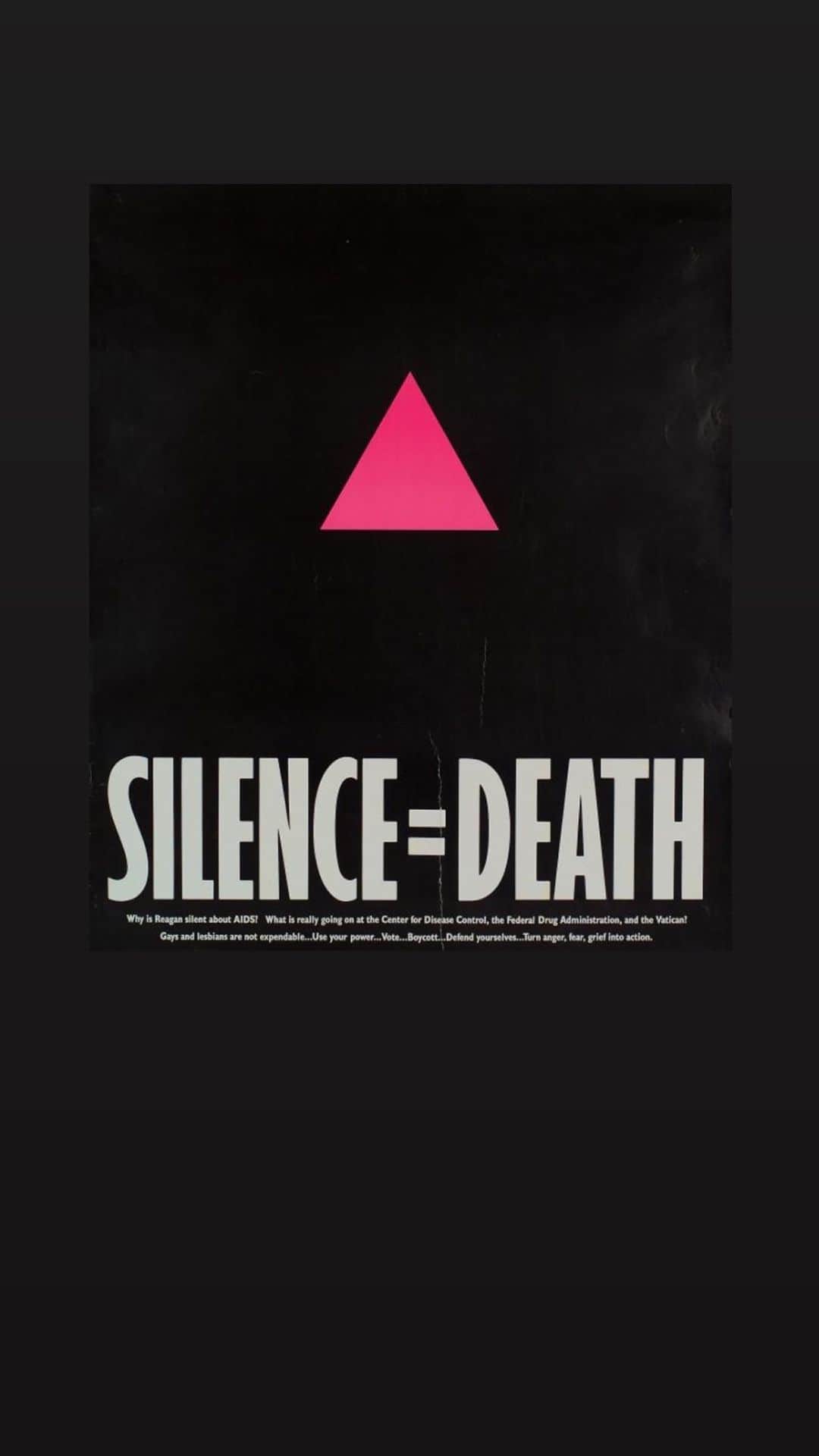 のインスタグラム：「How did artists and AIDS activists use art as a tool for propaganda and social change in the late 1980s? Where in New York City can we connect, viscerally, to this legacy today? This #PrideMonth, @metmuseum and @nyclgbtsites are exploring this together.   ACT UP—the AIDS Coalition to Unleash Power—is perhaps the most well-branded protest movement ever, largely due to Gran Fury, an anonymous artist collective of graphic designers within ACT UP. In New York City, ACT UP staged demonstrations designed to cause major disruption and attract media attention. The group’s first-ever demonstration took place in 1987 on Broadway at Wall Street, near the world’s leading financial center, and targeted pharmaceutical companies that were profiteering from the AIDS epidemic.     Keep watching to explore more about the intersections of art, protest, and New York City from The Met’s Jasmine Kuylenstierna and @nyclgbtsites’ Ken Lustbader.    ✍ Gran Fury (active 1988–1995).  AIDS: 1 in 61, 1988. Offset lithograph. The Metropolitan Museum of Art. @metmodern」