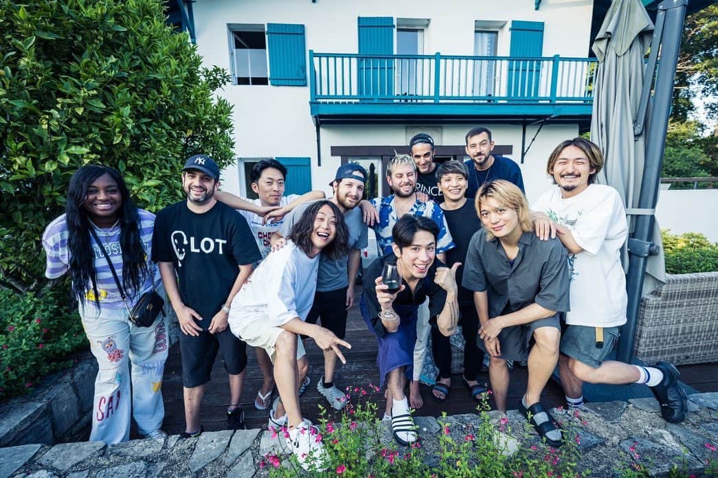 Taka のインスタグラム：「なかなかロックな曲できた。」