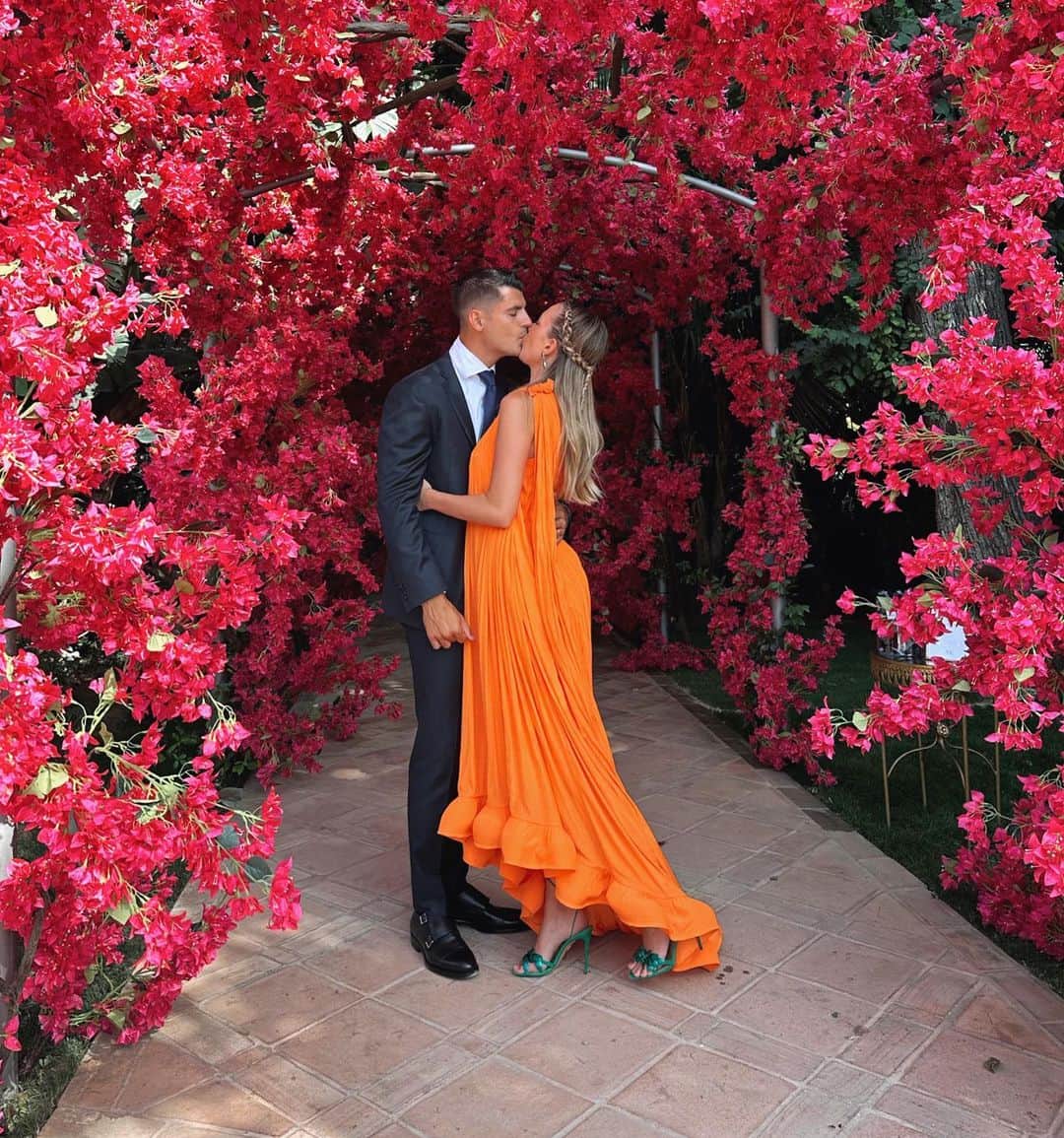アルバロ・モラタのインスタグラム：「Que boda más espectacular ! Enhorabuena @kepaarrizabalaga y @andrea.martinezf」