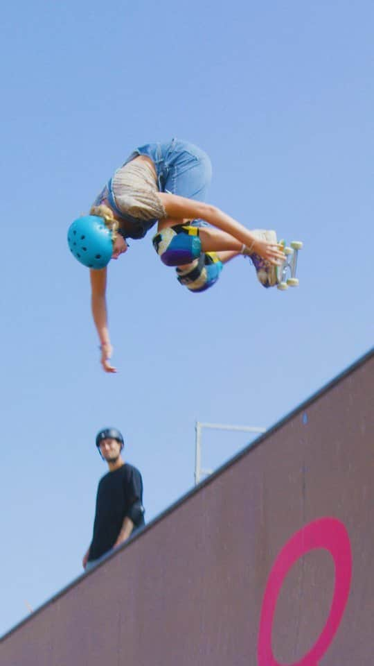 ブライス・ウェットシュタインのインスタグラム：「@brycewettstein putting it down on the @clairemontskatepark vert ramp 💫💫💫 #THECertifiedSweatsaver #triple8nyc 📹 @brent_hyden」