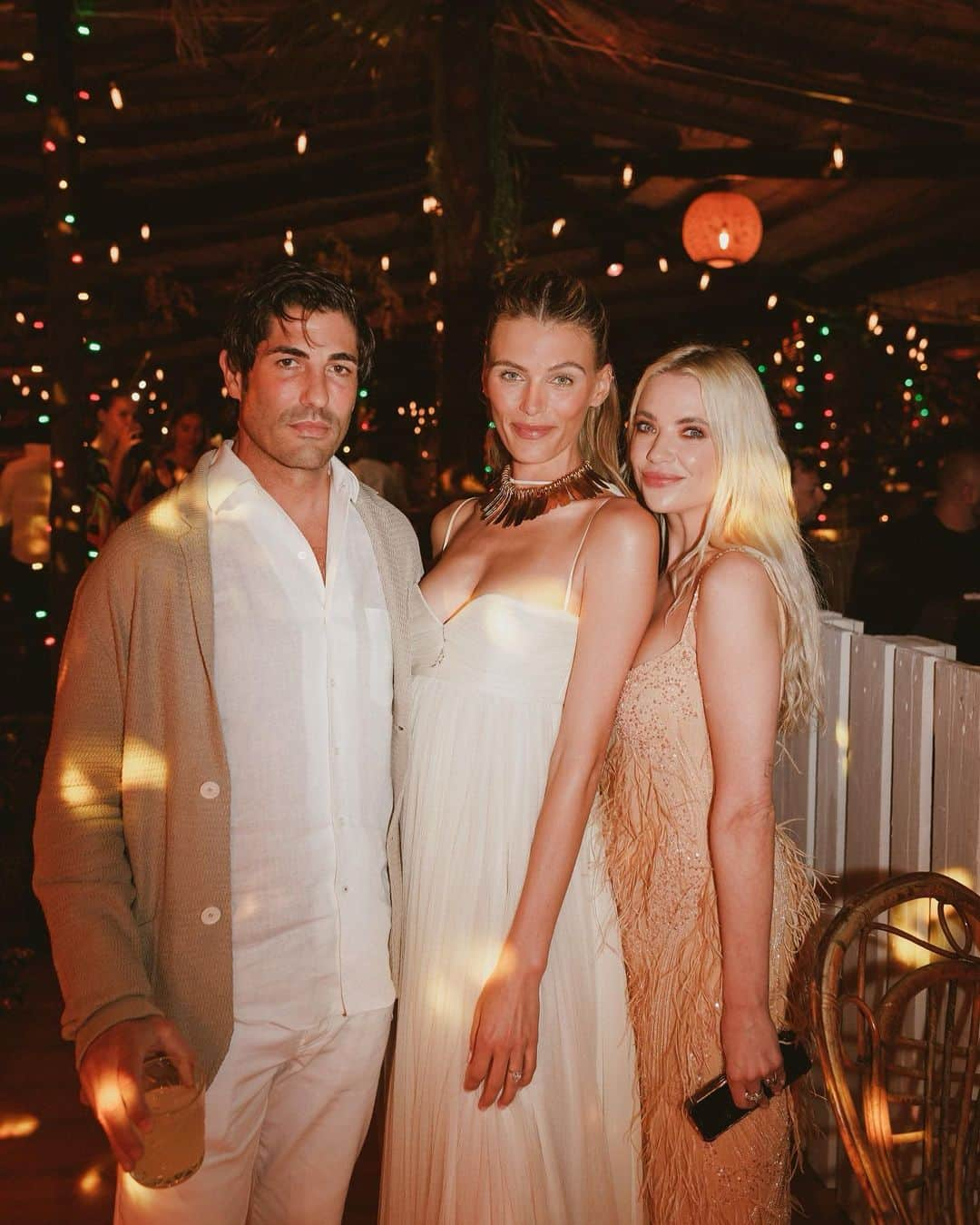 アシュレイ・ベンソンさんのインスタグラム写真 - (アシュレイ・ベンソンInstagram)「Had the most amazing time celebrating the two of you….what a beautiful wedding 🖤🖤 @madison.headrick @nahmadcontemporary」6月27日 3時37分 - ashleybenson