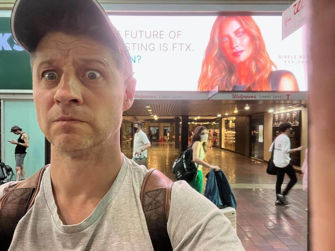 ベンジャミン・マッケンジーのインスタグラム：「A Chapter 11 later…」