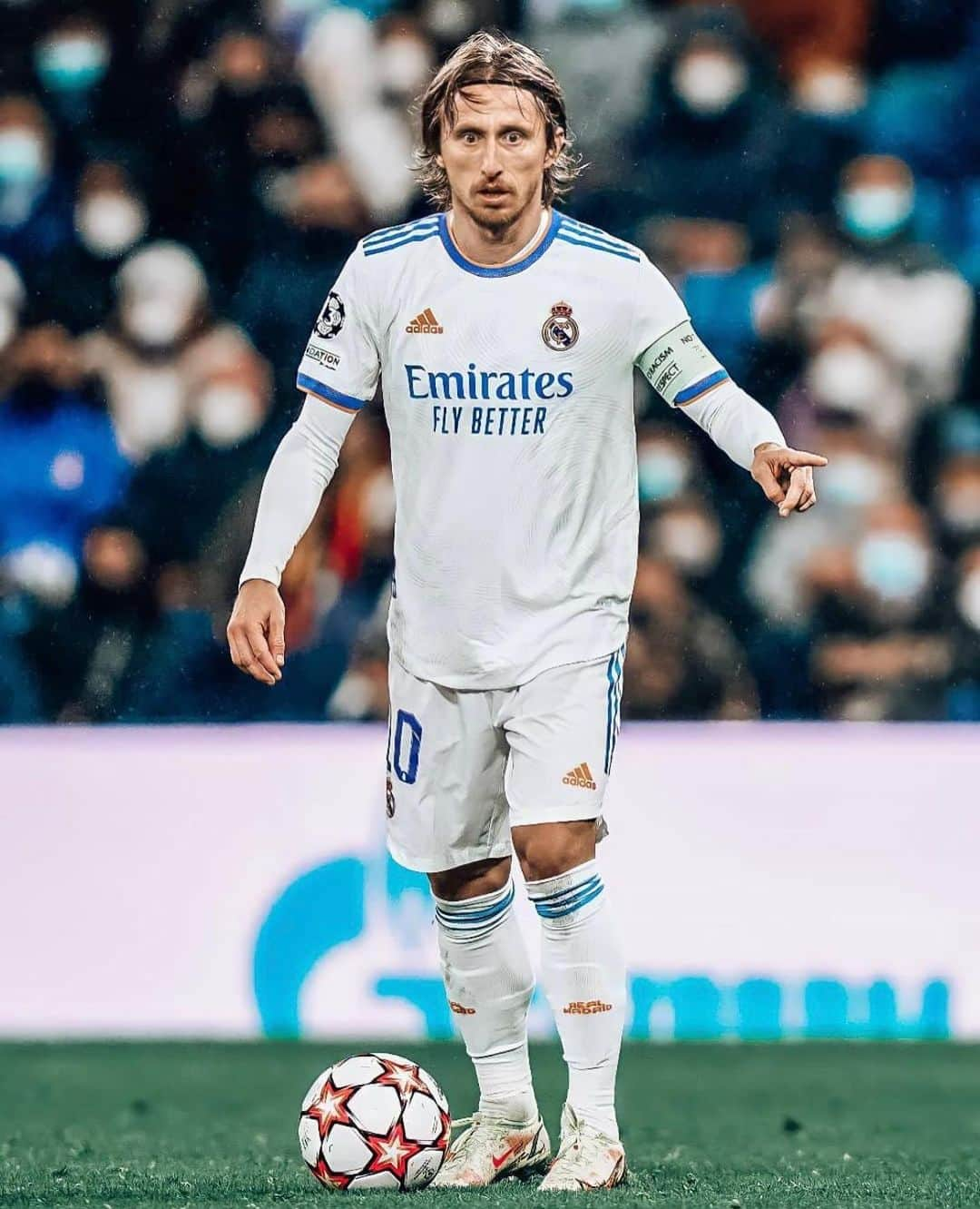 ルカ・モドリッチさんのインスタグラム写真 - (ルカ・モドリッチInstagram)「Home Sweet Home. Feliz de seguir cumpliendo mi sueño de jugar en el Real Madrid. HALA MADRID! 🤍😄🙏 #Modric2024」6月27日 3時42分 - lukamodric10