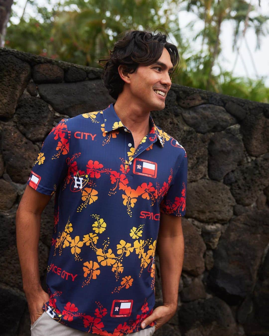 レインスプーナーのインスタグラム：「With baseball heating up, we’re excited to wear our new City Connect collection. Available in polo and button front online now.」