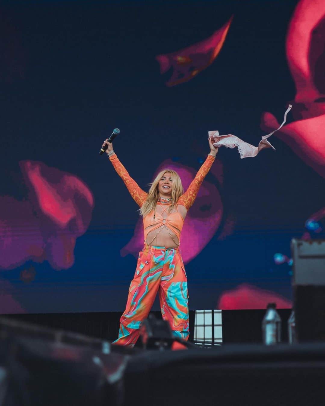 ヘイリー・キヨコさんのインスタグラム写真 - (ヘイリー・キヨコInstagram)「SF pride was beautiful💕  I’m always so overwhelmed with emotion at pride events. I am so proud of each and every one of you who continue to show up for yourselves and to celebrate others. To ignite hope and build community during such a challenging time. By living your truth you are paving the way for others to do the same. Proud of wherever you are in your journey. I love you all from the bottom of my heart. HAPPY PRIDE 🌈」6月27日 4時08分 - hayleykiyoko