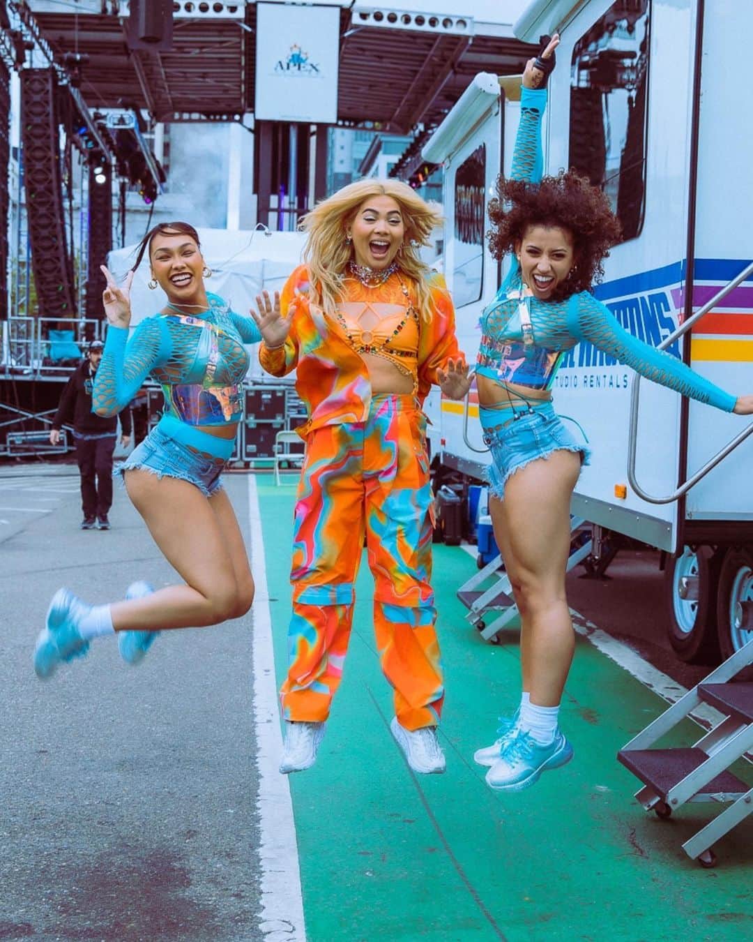 ヘイリー・キヨコのインスタグラム：「SF pride was beautiful💕  I’m always so overwhelmed with emotion at pride events. I am so proud of each and every one of you who continue to show up for yourselves and to celebrate others. To ignite hope and build community during such a challenging time. By living your truth you are paving the way for others to do the same. Proud of wherever you are in your journey. I love you all from the bottom of my heart. HAPPY PRIDE 🌈」