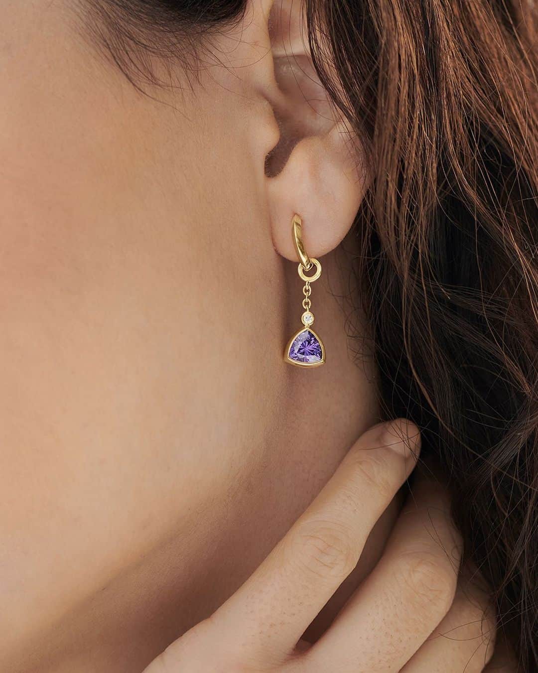 モバードのインスタグラム：「Spark joy. Add a pop of color and modern elegance to any look with these #MovadoJewelry gemstone earrings. Exclusively sold on Movado.com」
