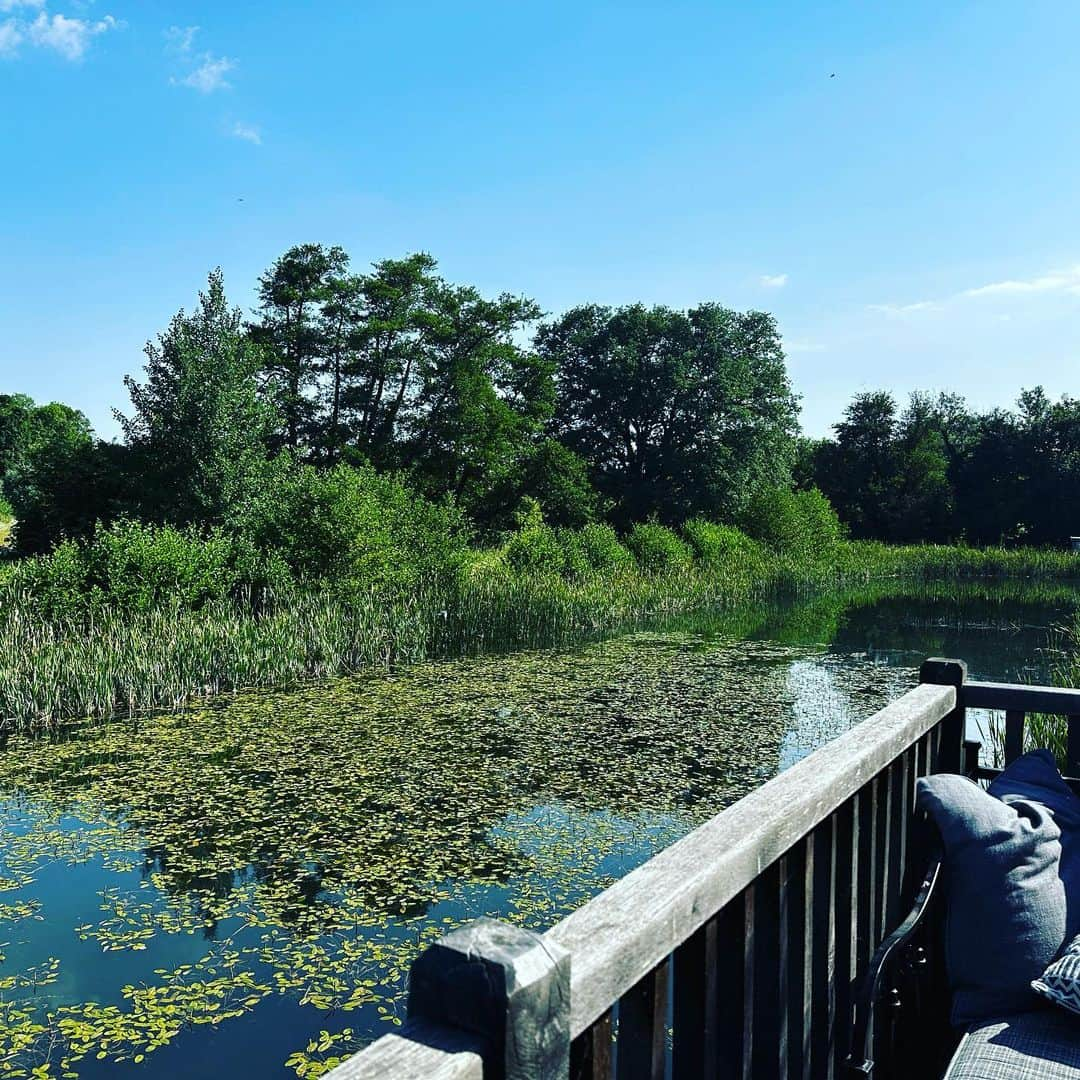 タリン・サザンさんのインスタグラム写真 - (タリン・サザンInstagram)「There are few conferences that don’t feel like conferences — @foundersforum is one of them. Held at the beautiful soho farmhouse in Oxfordshire, the event convened about 500 founders and leaders from around the world.  This particular panel discussed the possibilities, limits, and questions posed by AI — and how adoption is accelerating organizational creativity, workflows and ethics conversations.   It was delightful to meet so many incredible people… my mind is still buzzing ☺️」6月27日 4時20分 - tarynsouthern