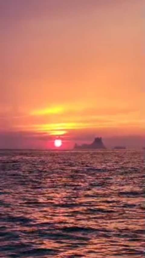 ルイス・ハビエル・ガルシア・サンスのインスタグラム：「LIVE  Formentera Sunset ❤️」