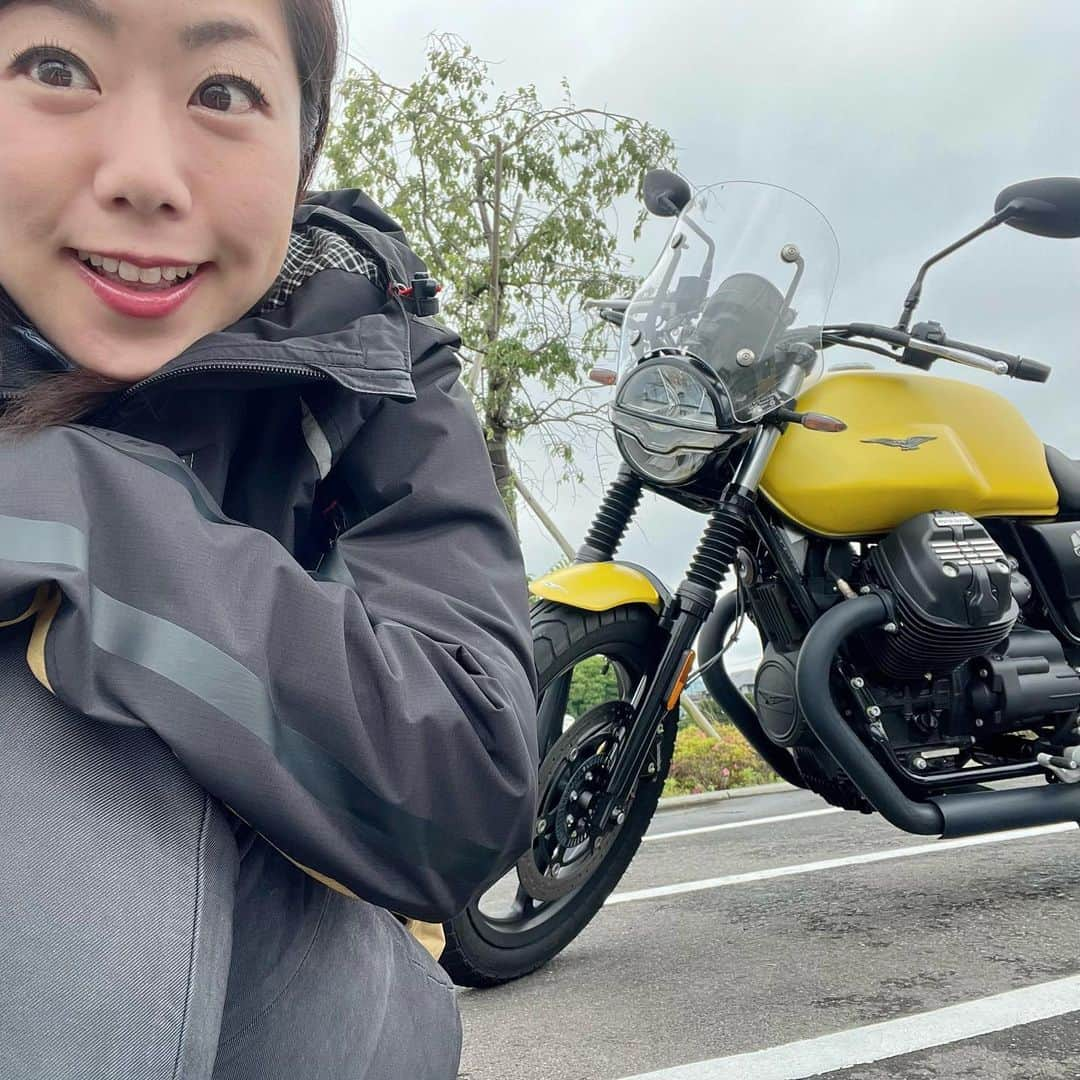 木村亜美さんのインスタグラム写真 - (木村亜美Instagram)「こんにちはー！ 週刊バイクTV アミューはいま MOTO GUZZI V7 Stone と一緒です🦅  雨も上がって涼しいツーリング  #週刊バイクTV #あみ散歩」6月3日 12時20分 - ami_kimura0327