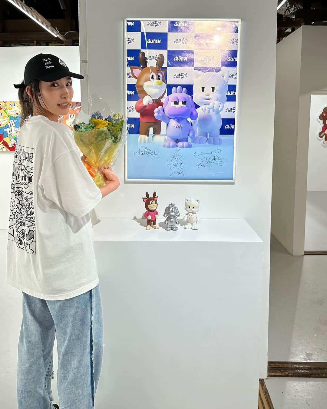 中嶋イッキュウのインスタグラム：「本日より6/15まで下北沢DDDARTにて個展を行っております❤️ 今日と明日は在廊して目の前でTシャツ刷ったりさせてもらうのでよかたらきてねん💕 昨日のレセプションは大嵐の中たくさんの方が来てくれて胸がホットでした・・ほんとうにありがとうございました😭😭😭」