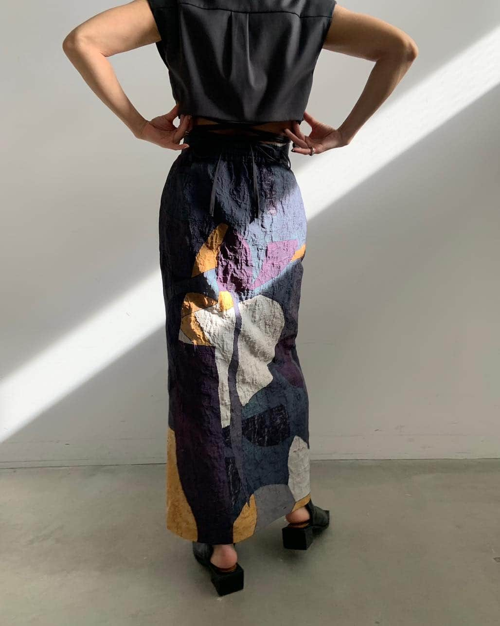 Ameri vintageさんのインスタグラム写真 - (Ameri vintageInstagram)「6.6(Tue)12:00  MEDI MURAL I LINE SKIRT will be released.  #ameri #amerivintage #shopping #fashion #japan #skirt」6月3日 12時30分 - amerivintage