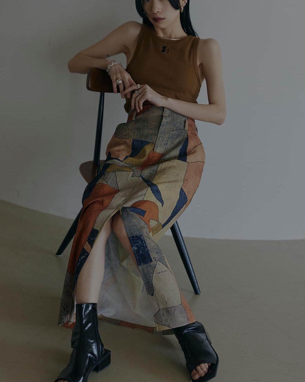 Ameri vintageさんのインスタグラム写真 - (Ameri vintageInstagram)「6.6(Tue)12:00  MEDI MURAL I LINE SKIRT will be released.  #ameri #amerivintage #shopping #fashion #japan #skirt」6月3日 12時30分 - amerivintage