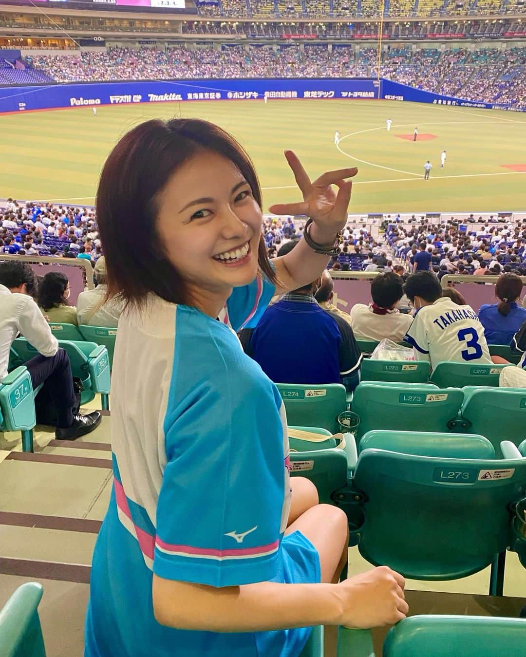 清水由紀のインスタグラム：「💙💙💙  昨日は野球観戦してきたよ！ 延長戦でサヨナラタイムリー⚾️ どらほー！！  最高の展開をありがとうございます✨  いいぞ！がんばれ！ドラゴンズ〜 今日もこの勢いで目指せ４連勝！！  #中日ドラゴンズ #中日 #ドラゴンズ #ガールズシリーズ2023 #セパ交流戦 #バンテリンドームナゴヤ #どらほー」