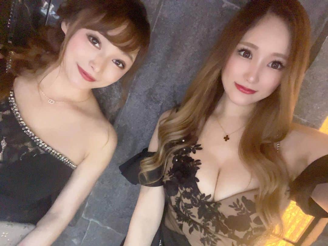 花咲うみのインスタグラム：「まいちゃんとの身長差🥳✌️ 土曜日出勤です🤍🤍」