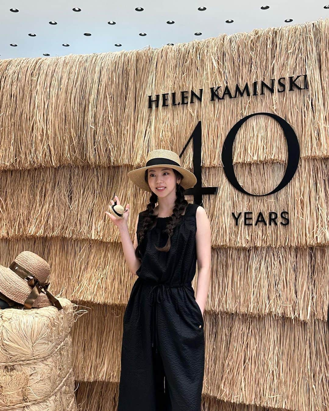 アン・ソヒさんのインスタグラム写真 - (アン・ソヒInstagram)「@helen_kaminski_kr 어제 룩이랑 세트인 미니어처👒 #헬렌카민스키 창립 40주년 기념 행사는 6월11일까지 현대백화점 판교점에서 열린데요💚 #helenkaminski」6月3日 13時01分 - ssoheean