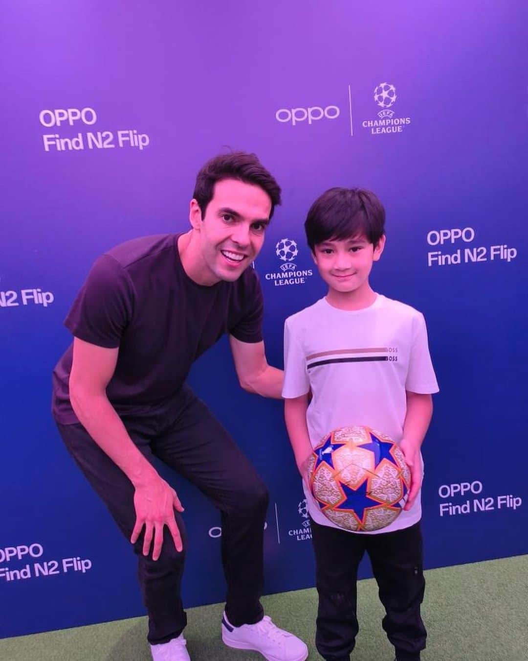 Raffi Ahmadさんのインスタグラム写真 - (Raffi AhmadInstagram)「Amazing Day With @kaka ⚽️ World Class Football Player 🇧🇷 LEGEND !!!! Rafathar Happy Full Senyum ❤️  Foto dan Video langsung gass poll Top Mantap Is The Best ,Kecanggihan teknologi OPPO Find N2 Flip di cintai oleh masyarakat Indonesia dan juga @kaka !!!  @oppoindonesia   #FlippingBetterWithOPPO #OPPOxKaka」6月3日 13時21分 - raffinagita1717