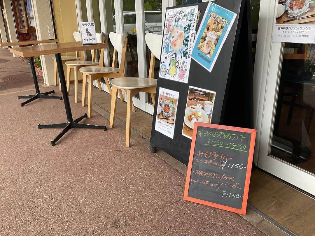 のインスタグラム：「. 雨があがり、薄日も差してきました⛅️ この辺りでは雨の被害はあまり聞きませんでしたが、皆さまの所は大丈夫だったでしょうか…  お散歩や買い物で真砂第3ショッピングセンターも人通りが増えてきました。 おすすめランチは14：00までですが、その他のメニュー20:00までご利用いただけます。  お気をつけてお越しください。」