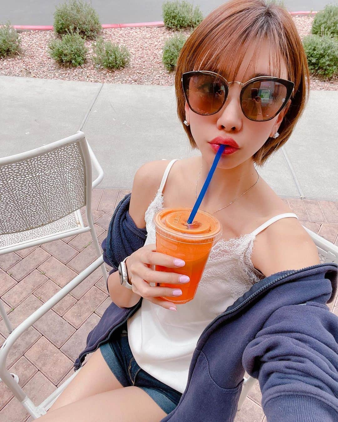 坂井雪乃さんのインスタグラム写真 - (坂井雪乃Instagram)「grabbagreen🥬🥕🍅🥤  フレッシュな野菜をゴールドプレスでいただきます😋✨ くさみもなくて飲みやすいから体に染み渡る〜😇✨✨ 色々なメニューがあるから試してみてね☺︎  #yukino_travels  #yukino_vegas  #lasvegas #ラスベガス  #grabbagreen #コールドプレスジュース」6月3日 13時26分 - yukino_sakai