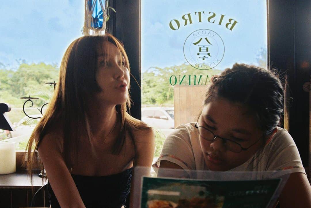 のインスタグラム：「지나간 시간들을 갑자기 사진으로 받아볼때.... 🎀🎁」