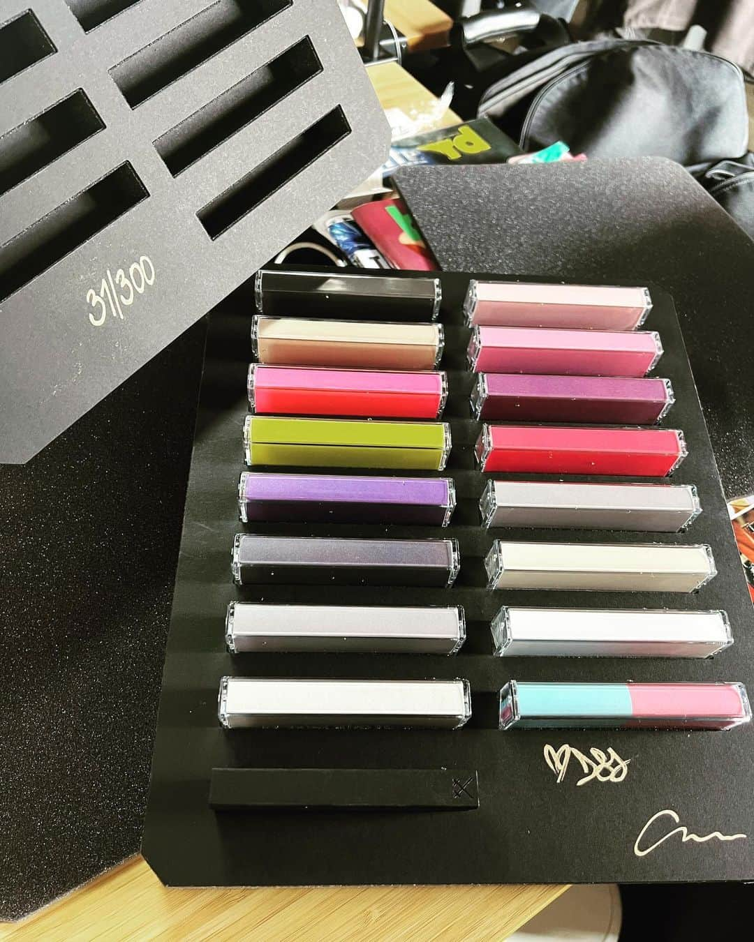 Jaeyoon Choiのインスタグラム：「Finally! 도착 #xiuxiu 20th Anniversary Box Set 31/300」