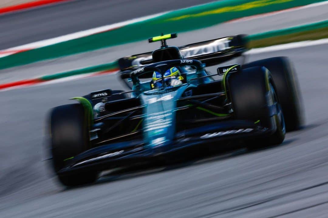 のインスタグラム：「Viernes ✅. @astonmartinf1 #f1 #españa #astonmartin」