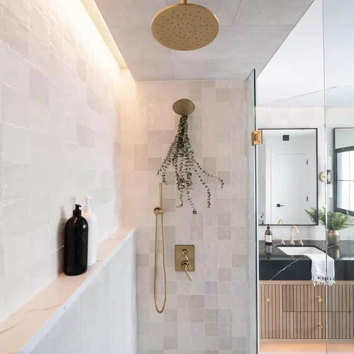 のインスタグラム：「To be sure you're getting the elevated experience you deserve, we've rounded up 30 shower ideas to apply to your own bathroom. Whether you have the budget to completely renovate or just some spare time on a weekend to refresh your existing design, there's an idea for you at the link in our bio. (Image and Design @leclairdecor) #MyDomaine」