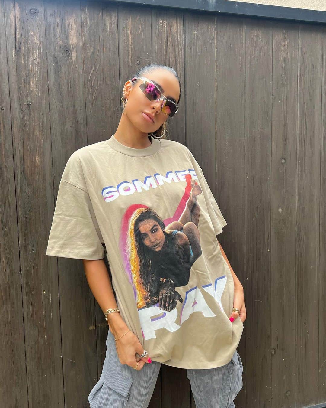 Sommer Rayさんのインスタグラム写真 - (Sommer RayInstagram)「neewwww graphic teeeees now live 😛 @shopsommerray」6月3日 5時07分 - sommerray