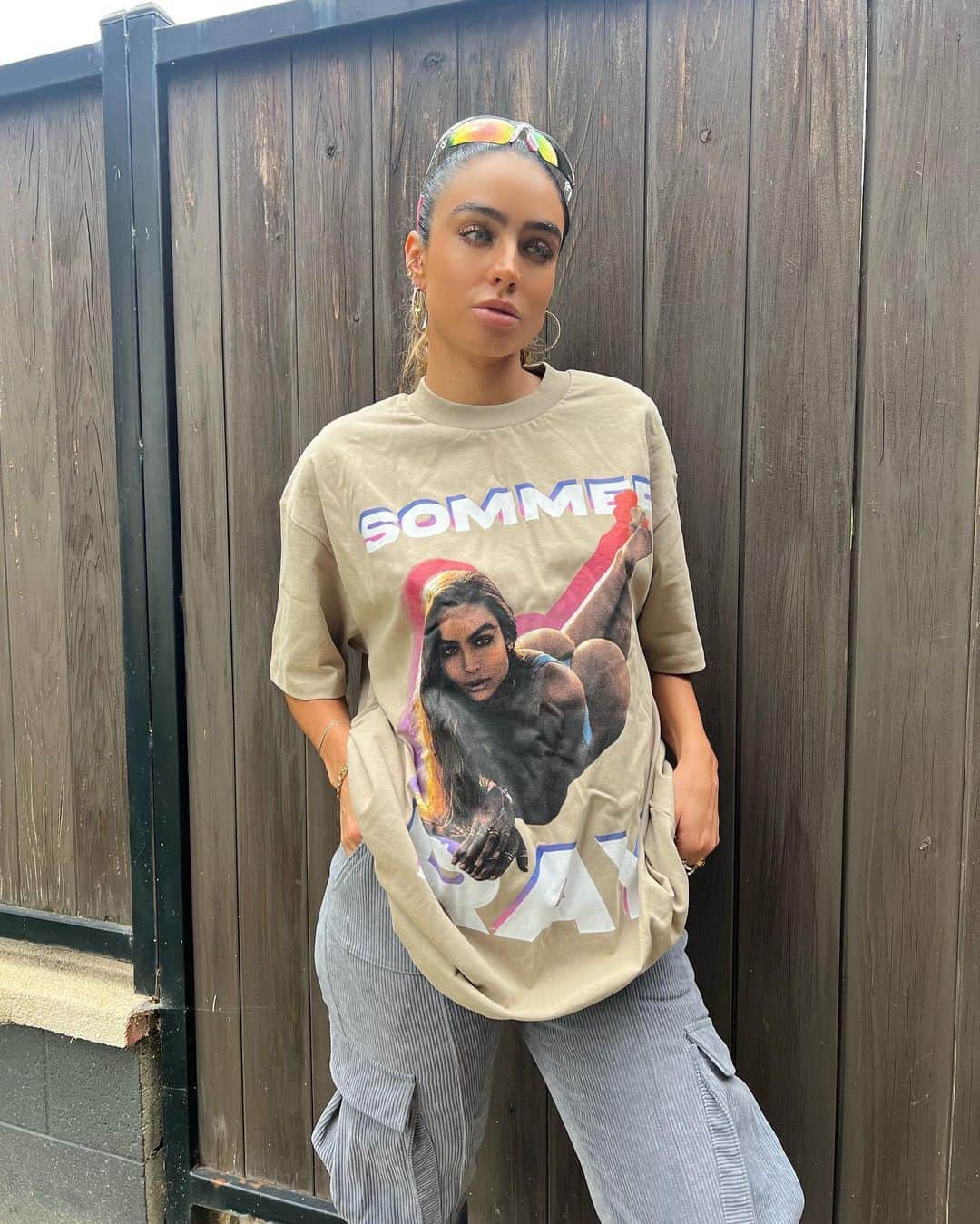 Sommer Rayさんのインスタグラム写真 - (Sommer RayInstagram)「neewwww graphic teeeees now live 😛 @shopsommerray」6月3日 5時07分 - sommerray