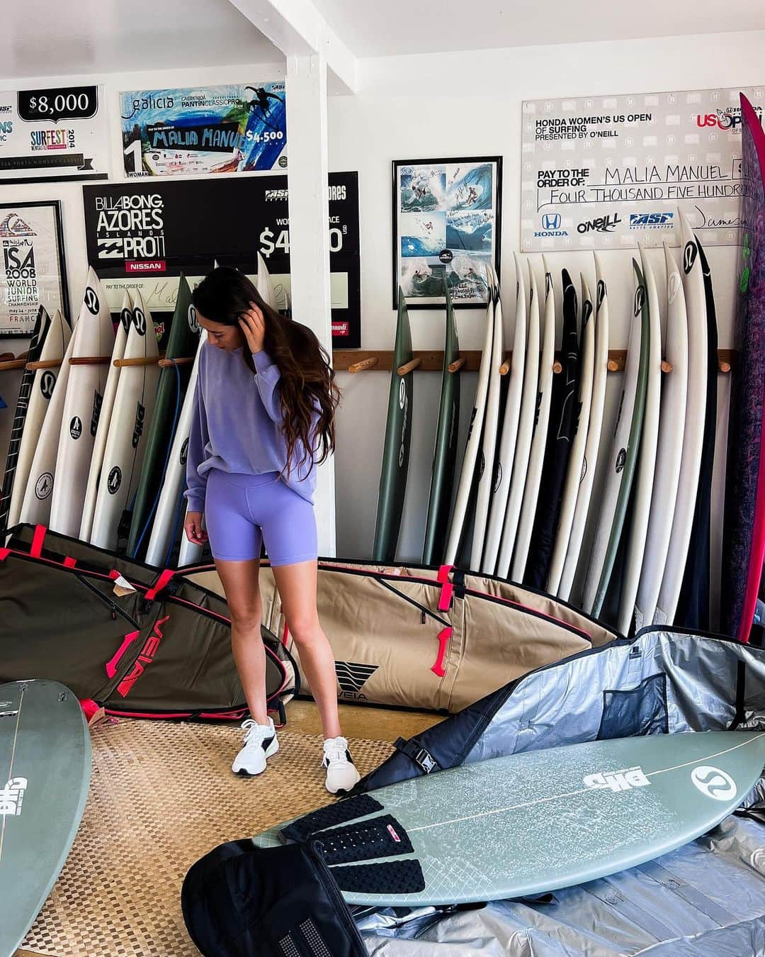 マリア・マニュエルさんのインスタグラム写真 - (マリア・マニュエルInstagram)「After six productive months at  H🤎ME, it’s time for another surf trip! Mahalo @veiasupplies for the incredible board bags and product! V impressed 🙌🏼」6月3日 5時08分 - maliamanuel