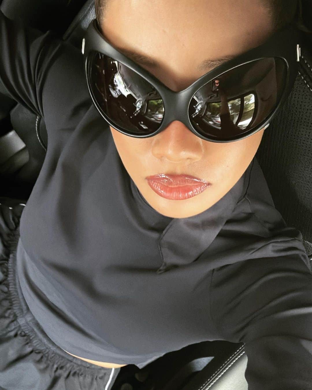 YOONのインスタグラム：「👽📹 ON SET.  SHOOT DAY 1」