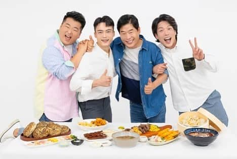 チャンミンのインスタグラム：「6월 13일 오후 8시 IHQ  "미친(味親)원정대“ 첫방 본방 사수💕 쉐프님들 사이에 있어서 먹는거 엄청 호강하고 있음🥰  #이연복 #이원일 #원영호 #이창민 #미친원정대 #미친(味親)원정대#IHQ」