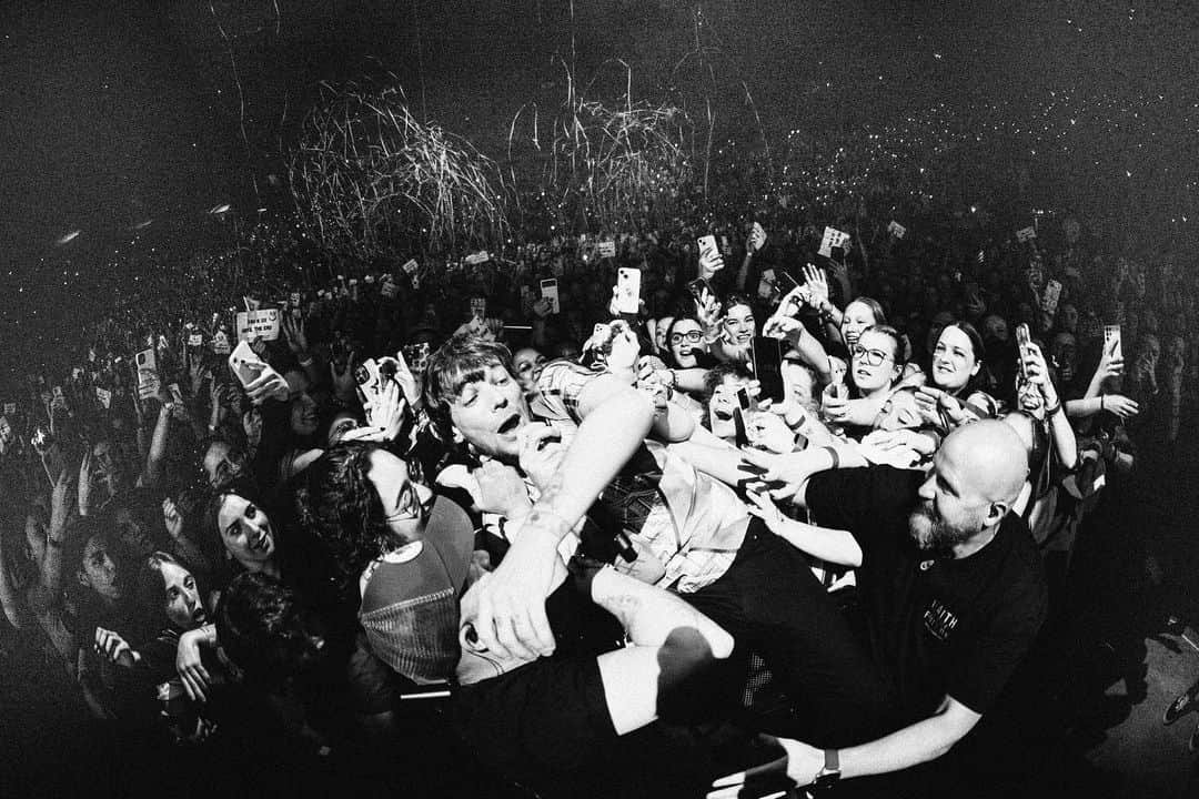 ルイ・トムリンソンさんのインスタグラム写真 - (ルイ・トムリンソンInstagram)「What a special start to tour! Can’t wait for tonight!  @joshuahalling - 📷」6月3日 5時58分 - louist91