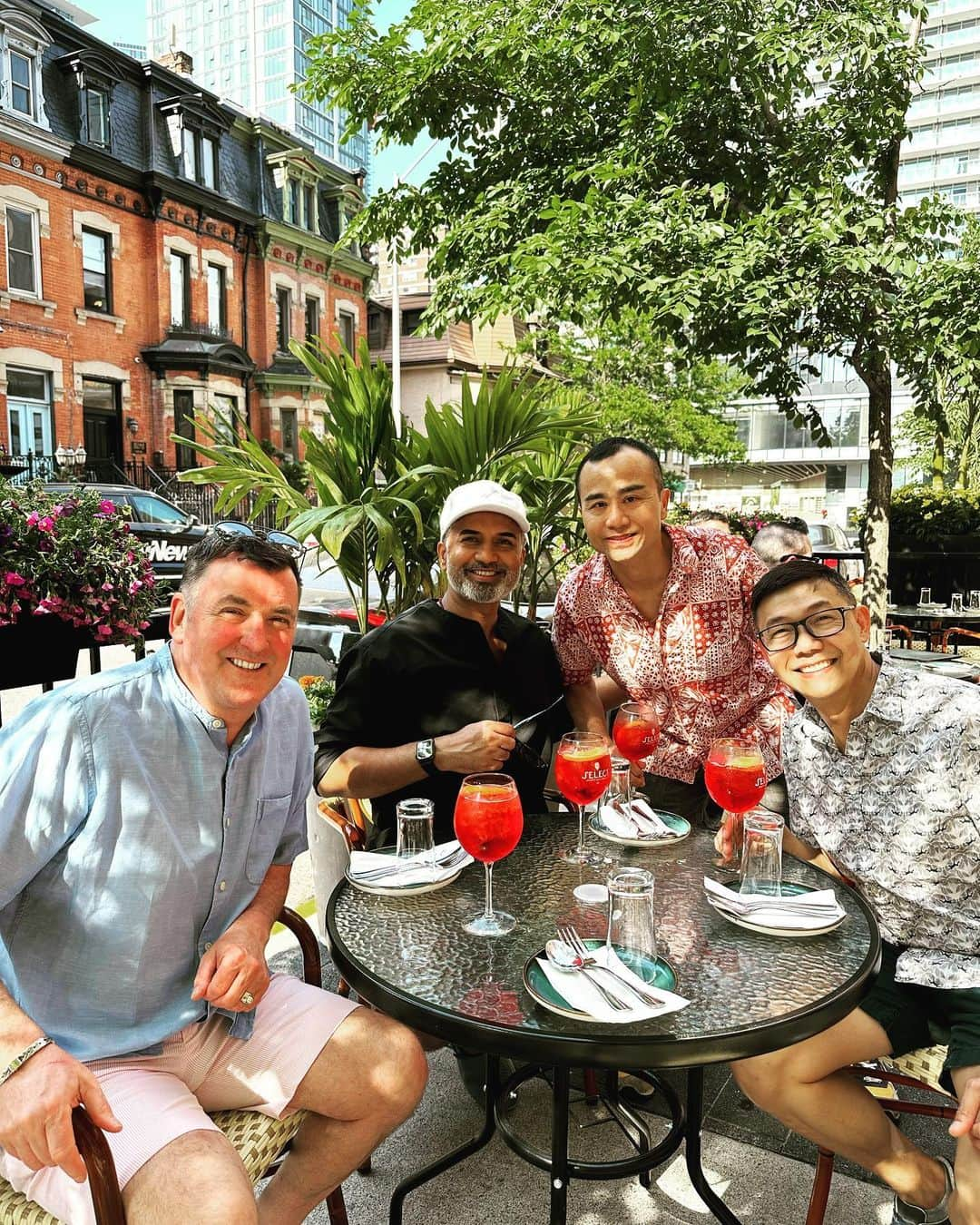 ブライアン・オーサーのインスタグラム：「Summer is here and Lao Lao patio is open!  #laolaobartoronto #summerintoronto @laolaobar」