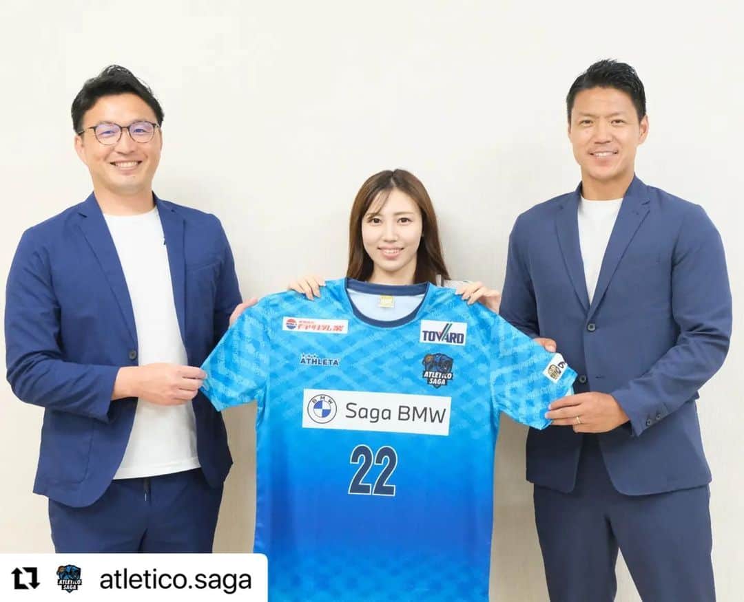 のインスタグラム：「子どもたちに大きな夢を。 そして自由を。  for your smile.  #アトレティコ佐賀 #SAGAフットサルクラブ #アトレティコ佐賀アドバイザー #全力応援　 @atletico.vivo.saga_official  @atletico.saga  @sagafutsalclub  @imamura1984  @akahoshi.taku_1  @ssbiz_official  #Repost @atletico.saga with @use.repost ・・・ 🟦パートナー企業訪問🟦  2023シーズン、ユニフォームパートナーの株式会社トワードへ新ユニフォーム贈呈にクラブ代表今村とアドバイザー赤星拓が訪問しました⚽  今回の撮影出演には社員の方が協力して頂きました🙇  #トワード #アトレティコ佐賀」
