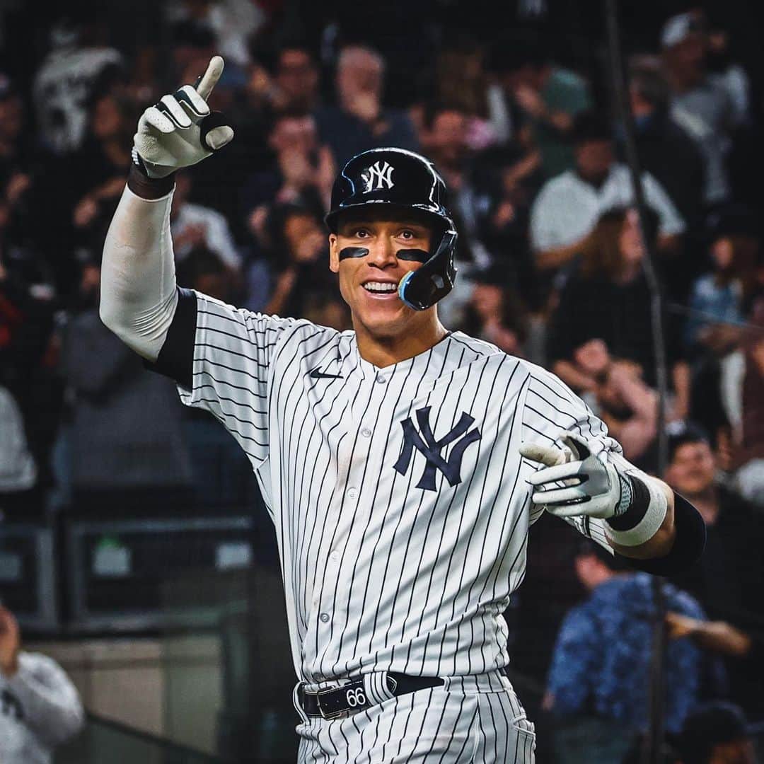 ニューヨーク・ヤンキースのインスタグラム：「You may rise.  @TheJudge44 is your AL Player of the Month 👨‍⚖️」