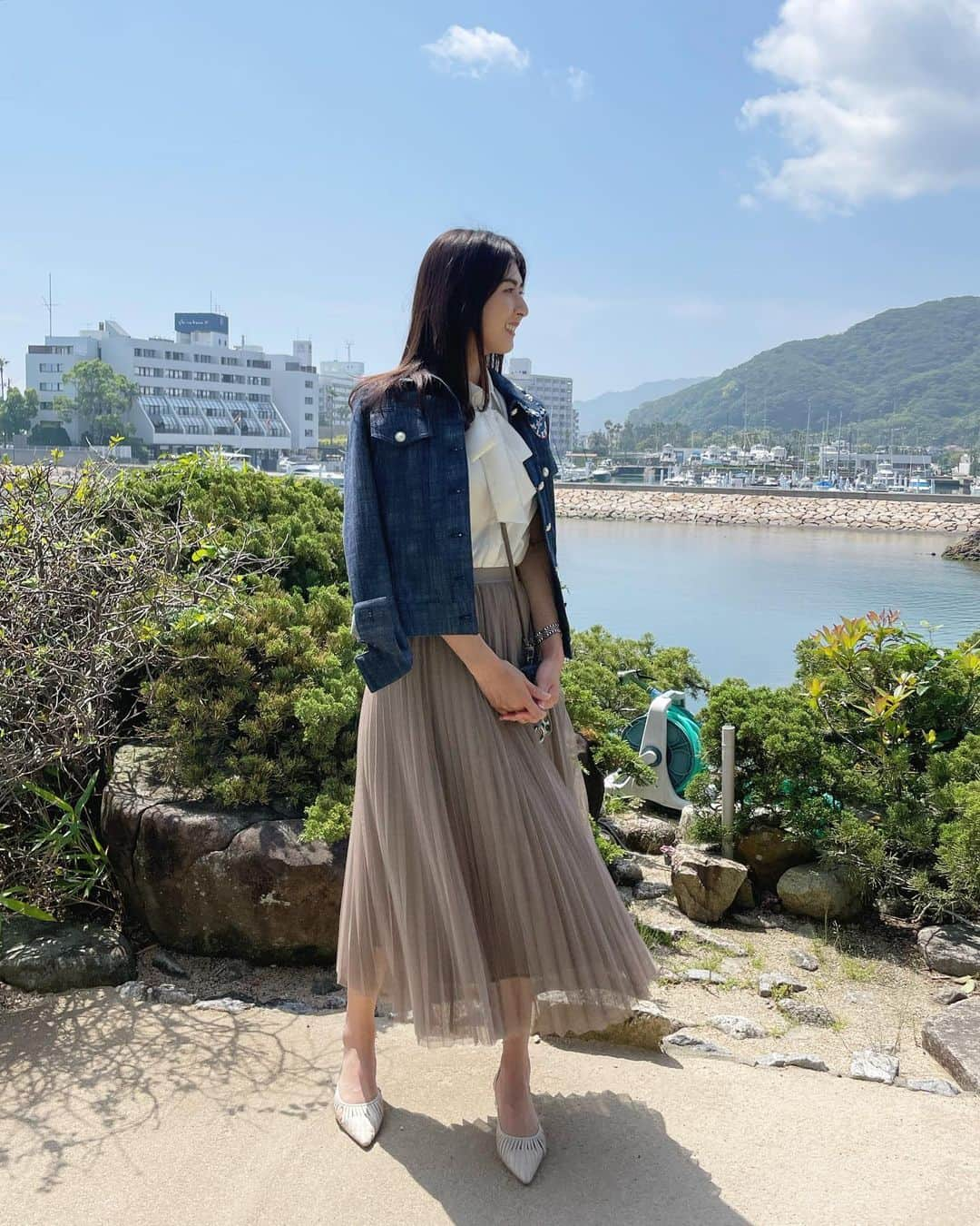 井上麻衣さんのインスタグラム写真 - (井上麻衣Instagram)「淡路島🌼家族旅行  天候にも恵まれて旅行日和でした☺️ 渦潮は迫力だったよ〜🌊  jack,skir @tarajarmon_jp  top @tonal_official  . . . . #family#travel#awjishima#awajiisland  #家族旅行#旅行#淡路島#淡路島旅行 #関西ママ#三児の母#三児のママ#親子 #旅行コーデ#長身コーデ#ママコーデ」6月3日 7時31分 - mai_inoue