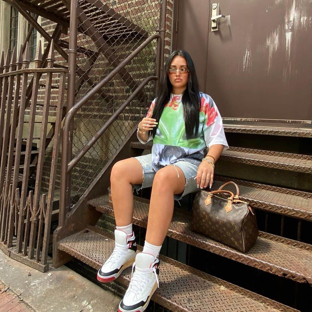 2nd STREET USAさんのインスタグラム写真 - (2nd STREET USAInstagram)「💧like I stepped in a puddle  new in @ chestnut st palm angels alien tee: size small maison margiela sneakers : size 39 eu vintage Chanel necklace Louis Vuitton speedy  vintage Versace lenses   #explorepage」6月3日 8時16分 - 2ndstreetusa